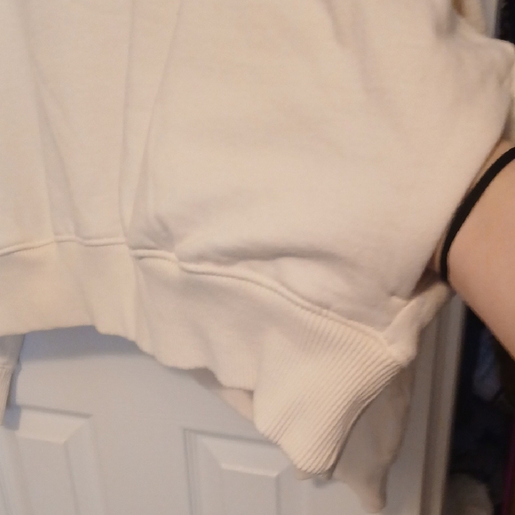 The North Face Cream Cropped Hoodie - Neverstop Exploring - Picture 5 of 8